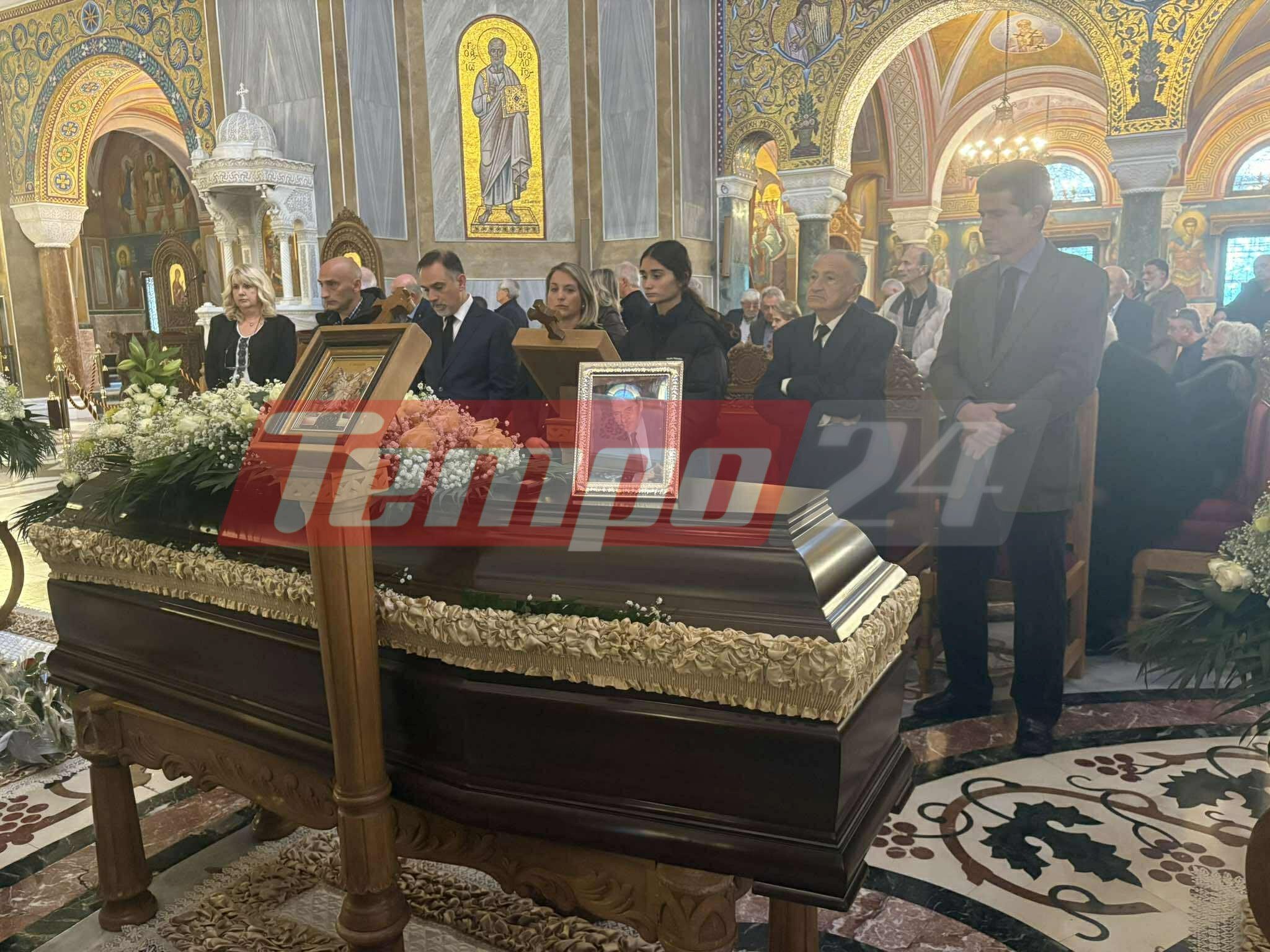 Πάτρα: Σε κλίμα συγκίνησης το τελευταίο αντίο στoν Θρασύβουλο Μαυρομμάτη - ΦΩΤΟ