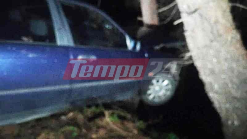 Πάτρα: Βρέθηκε στο ...γκρεμό μετά από τροχαίο - Άνοιξε η πόρτα του αυτοκινήτου από τη σφοδρή πρόσκρουση (ΦΩΤΟ)