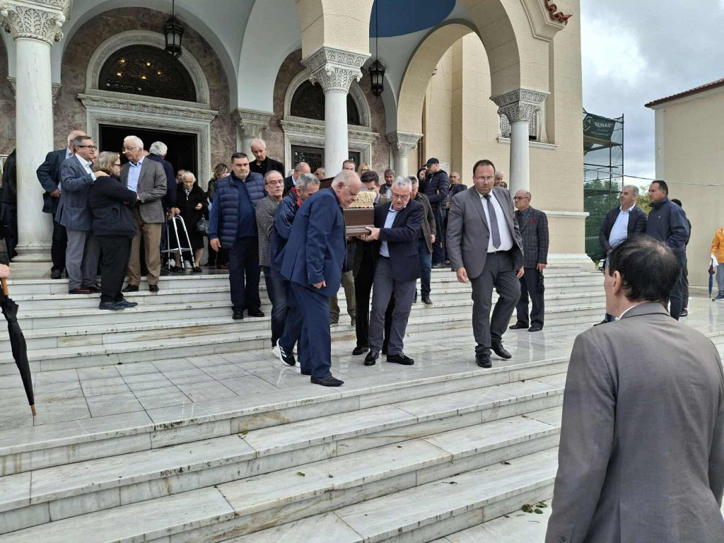 Πάτρα: Σε κλίμα συγκίνησης το τελευταίο αντίο στoν Θρασύβουλο Μαυρομμάτη - ΦΩΤΟ