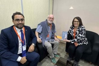 Αντώνης Σκιαθάς: Μιλώντας για ποίηση στα ΜΜΕ των Αραβικών Εμιράτων ΦΩΤΟ