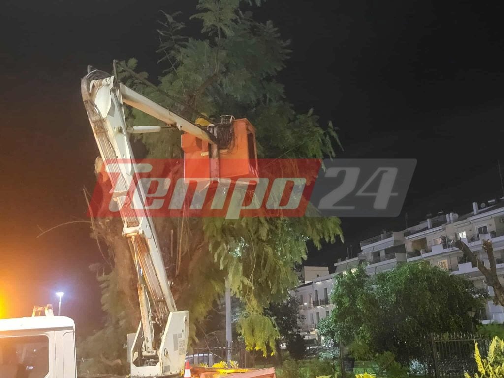 Πάτρα: Ασύλληπτες εικόνες από το πέρασμα του ανεμοστρόβιλου - Πυρετώδεις εργασίες των συνεργείων (ΦΩΤΟ - ΒΙΝΤΕΟ)