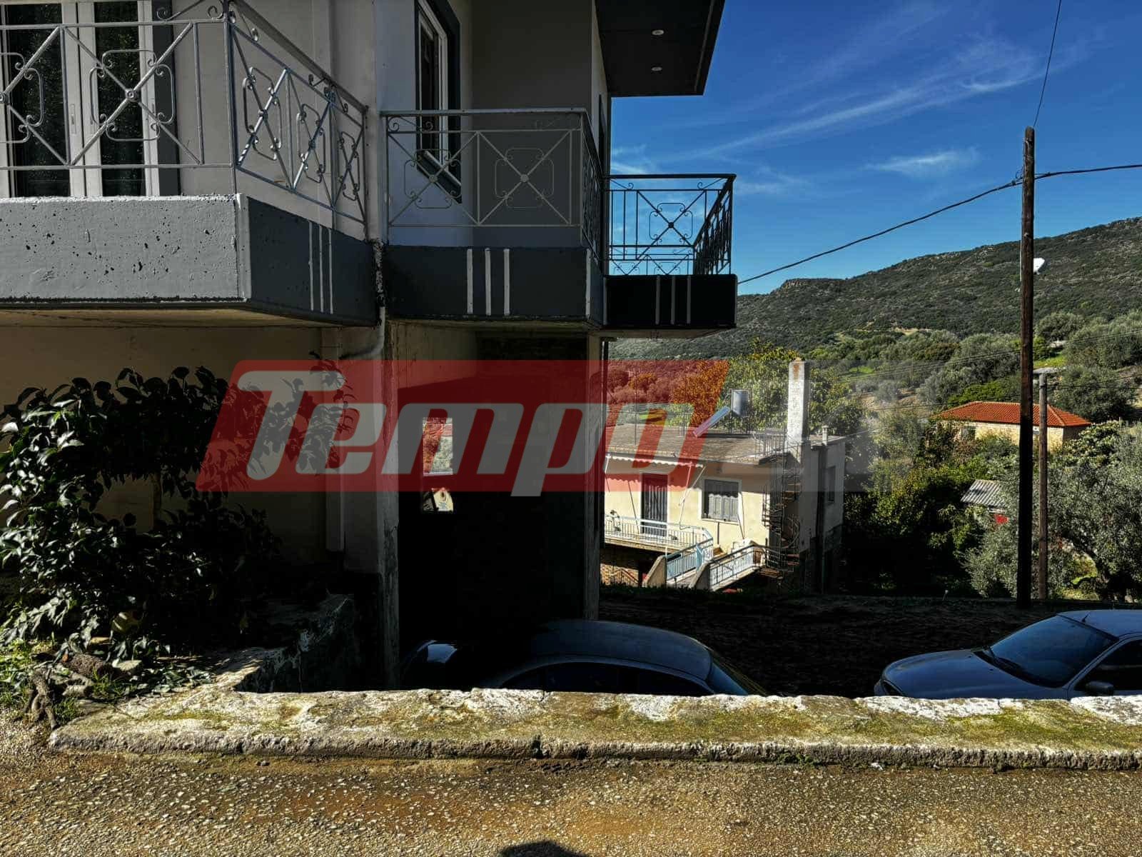 Τραγωδία στην Αχαΐα: Τι λέει ο 25χρονος που κρατούσε το παιδί αγκαλιά και έπεσαν από τη μάντρα (ΦΩΤΟ)