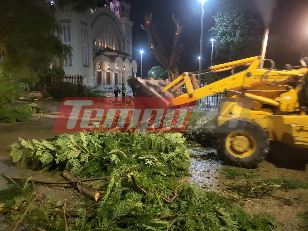Πάτρα: Ασύλληπτες εικόνες από το πέρασμα του ανεμοστρόβιλου - Πυρετώδεις εργασίες των συνεργείων (ΦΩΤΟ - ΒΙΝΤΕΟ)