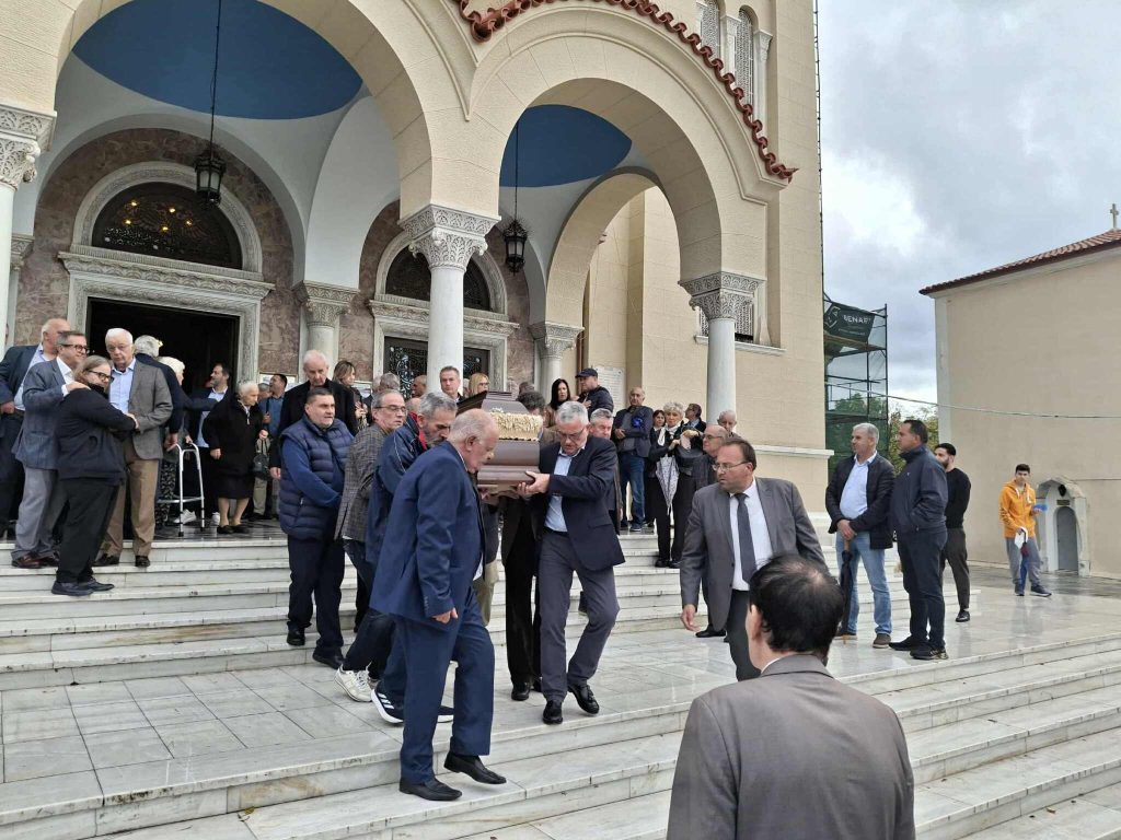 Πάτρα: Σε κλίμα συγκίνησης το τελευταίο αντίο στoν Θρασύβουλο Μαυρομμάτη - ΦΩΤΟ