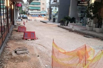 Πάτρα: Αγανάκτησαν οι καταστηματάρχες της Κανάρη - "Ξήλωσαν" το δρόμο και ακόμη περιμένουν πότε θα τελειώσει το έργο! ΦΩΤΟ