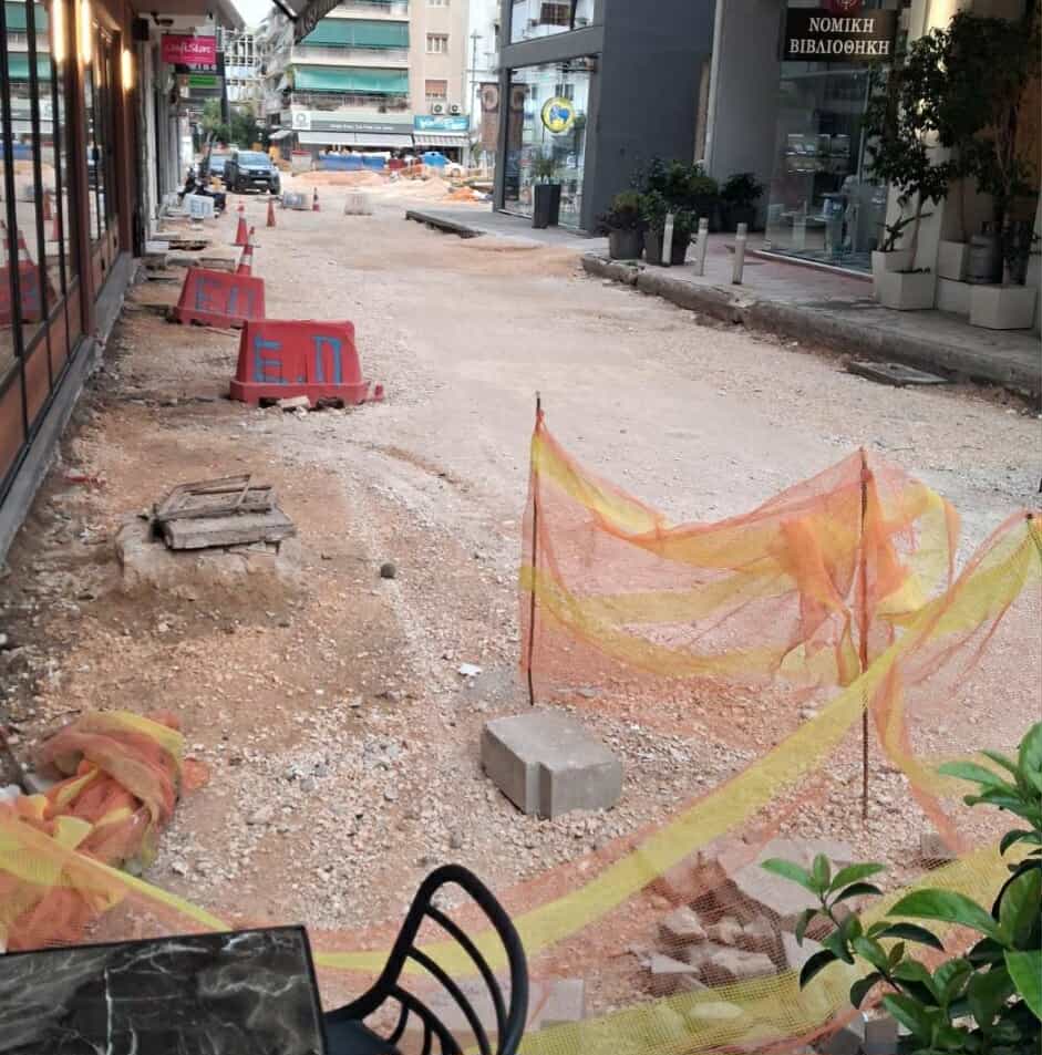 Πάτρα: Αγανάκτησαν οι καταστηματάρχες της Κανάρη - "Ξήλωσαν" το δρόμο και ακόμη περιμένουν πότε θα τελειώσει το έργο! ΦΩΤΟ