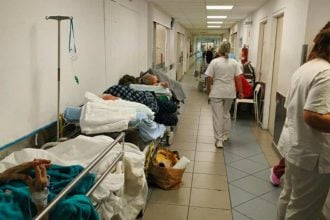 Δραματική κατάσταση καταγγέλλει η ΕΙΝΑ: 215 διακομιδές ασθενών από τον Πύργο στα νοσοκομεία της Πάτρας σε ένα μήνα - Ρίο: 39 ασθενείς επί τρεις ημέρες την "έβγαλαν" στα ράντζα!