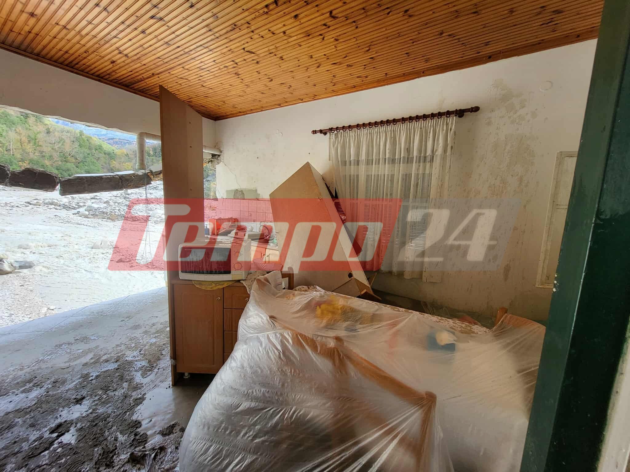 Εικόνες καταστροφής στα Τζουμέρκα: «Ποτάμι» πέρασε μέσα από σπίτι και ξήλωσε τον τοίχο (ΦΩΤΟ)