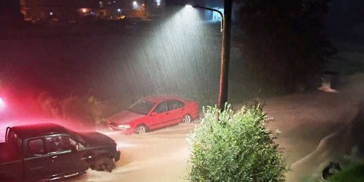 Νέο κύμα κακοκαιρίας «σφυροκοπά» την Βόνιτσα - Επί ποδός οι Αρχές, απεγκλωβισμοί ατόμων, πλημμύρισαν σπίτια και επιχειρήσεις (ΒΙΝΤΕΟ)