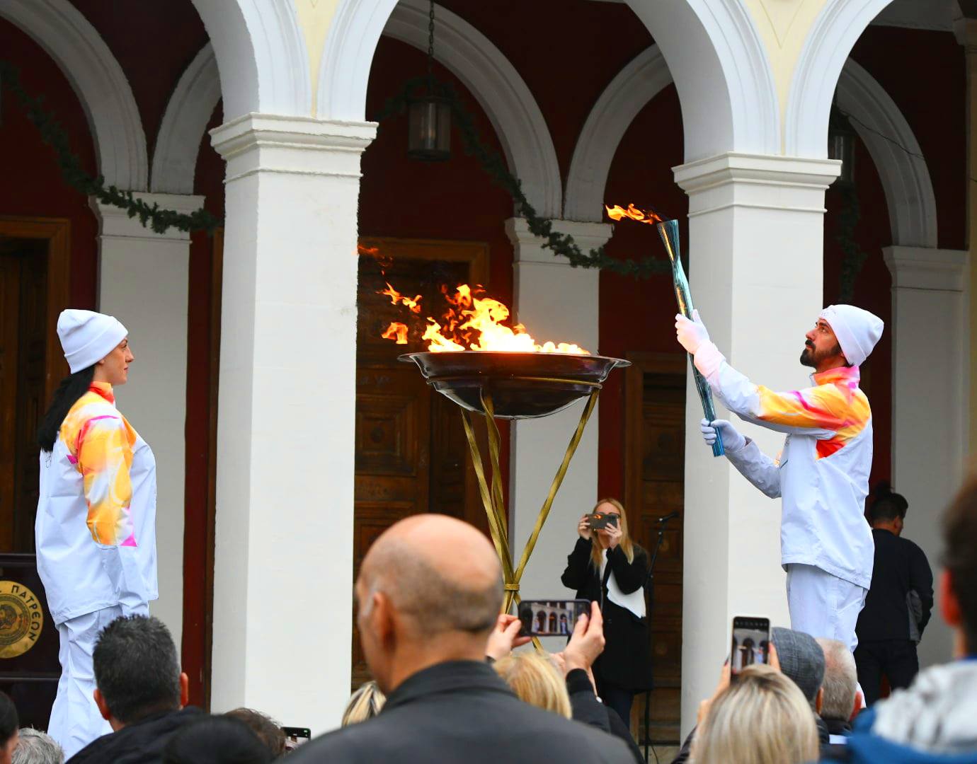 Η Ολυμπιακή Φλόγα άναψε στην Πάτρα - Η υποδοχή για τους Χειμερινούς Ολυμπιακούς Αγώνες Milano Cortina 2026 (ΦΩΤΟ-ΒΙΝΤΕΟ)