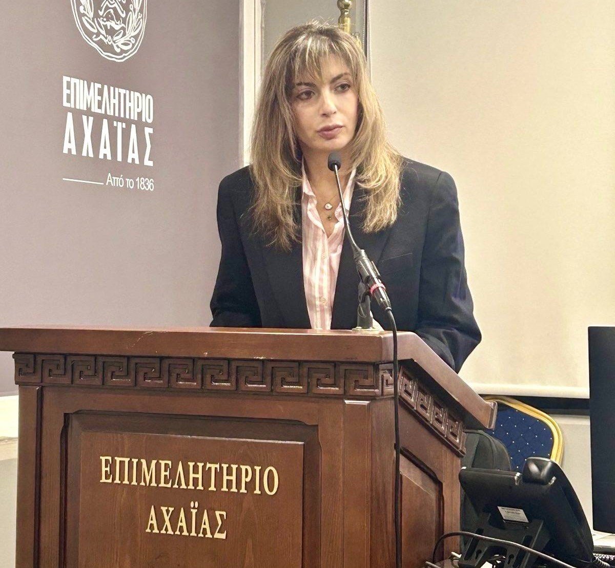 Η Αντιδήμαρχος Βίβιαν στην παρουσίαση της νέας εφαρμογής TAXI PATRAS 18300