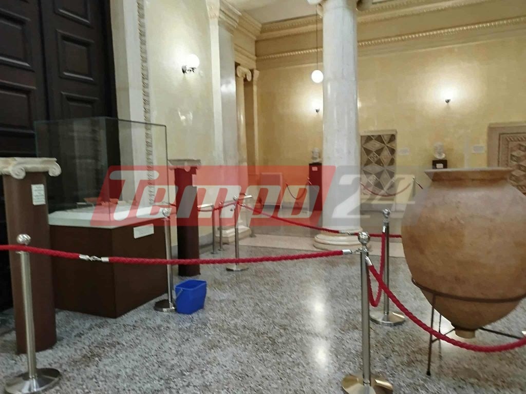 Πάτρα: Η έντονη βροχόπτωση έφερε… κουβάδες στους διαδρόμους των Δικαστηρίων (ΦΩΤΟ)