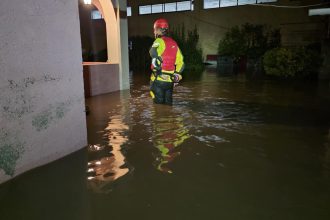 Η κακοκαιρία Adel "χτυπά" τη Δυτική Ελλάδα: Προβλήματα σε Αιτωλοακαρνανία και Κέρκυρα - Πλημμύρες και κλειστά σχολεία (ΦΩΤΟ & ΒΙΝΤΕΟ)