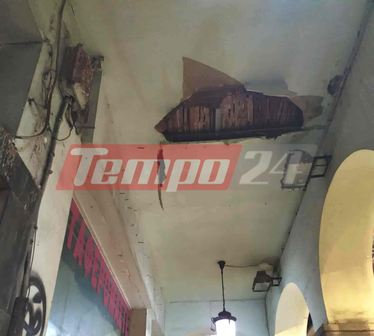 Πάτρα: Νέο περιστατικό πτώσης σοβάδων στο κέντρο της πόλης (ΦΩΤΟ)