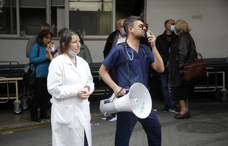 Αχαΐα: Συνεχίζουν και σήμερα την απεργία τους οι νοσοκομειακοί γιατροί
