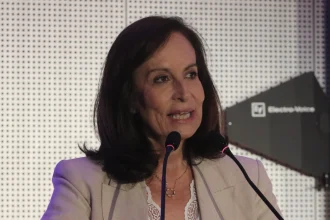 Α. Διαμαντοπούλου: «Η εθνική ενότητα απαιτεί σεβασμό του κοινοβουλίου και της αντιπολίτευσης»