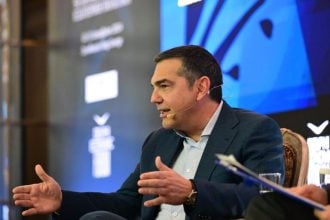 Βιβλίο Τσίπρα: «Τους ευχαριστώ πολύ για τα καλά τους λόγια, εγώ θα μιλήσω στις 3 Δεκεμβρίου»