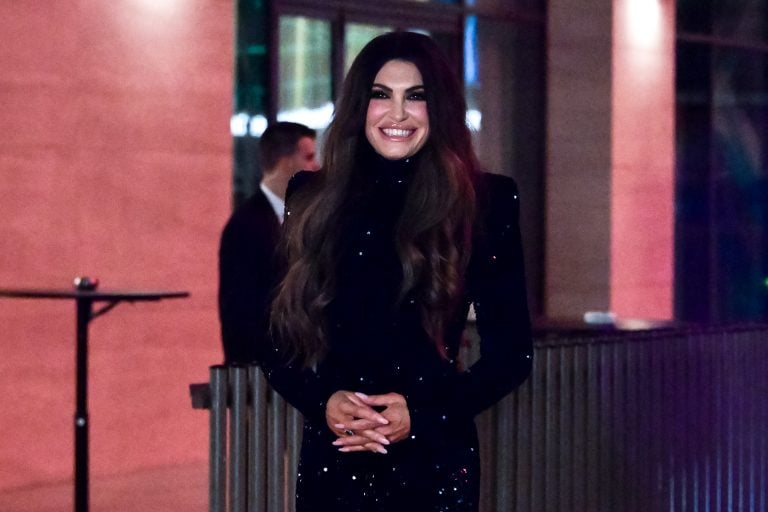 «Γεια σας Ελλάδα!», έγραψε στα ελληνικά η Κίμπερλι Γκίλφοϊλ μετά την άφιξή της