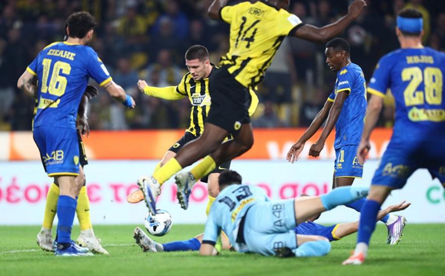 Λανουά: «Καθαρό φάουλ του Γιόβιτς - Πέναλτι στον Ταρέμι»