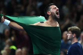 Έσκισε την μπλούζα του μετά τον θρίαμβο στον τελικό της Αθήνας ο Τζόκοβιτς - Φωτογραφίες