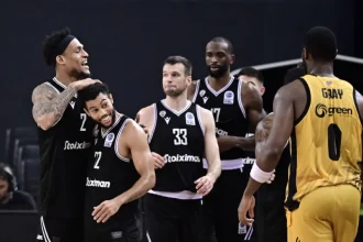 Ο ΠΑΟΚ πέρασε κι από την έδρα της ΑΕΚ επικρατώντας 78-76