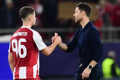 Μουζακίτης για το θετικό σχόλιο του Τσάμπι Αλόνσο: «Μεγάλη τιμή να μιλάει για μένα»