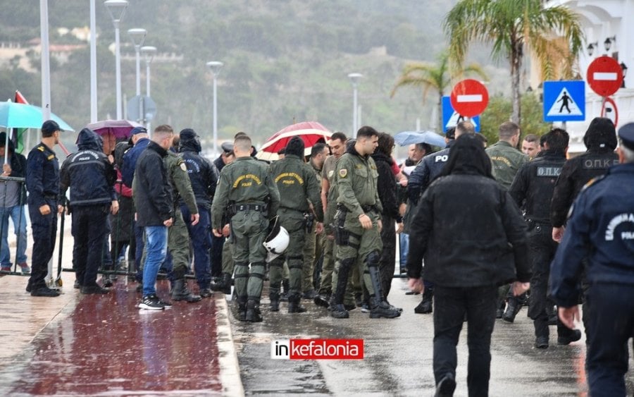 Αργοστόλι: Ένταση για το Crown Iris με Ισραηλινούς επισκέπτες - Άφιξη παρουσία ισχυρών αστυνομικών δυνάμεων από Πάτρα & Αθήνα (ΦΩΤΟ & ΒΙΝΤΕΟ)