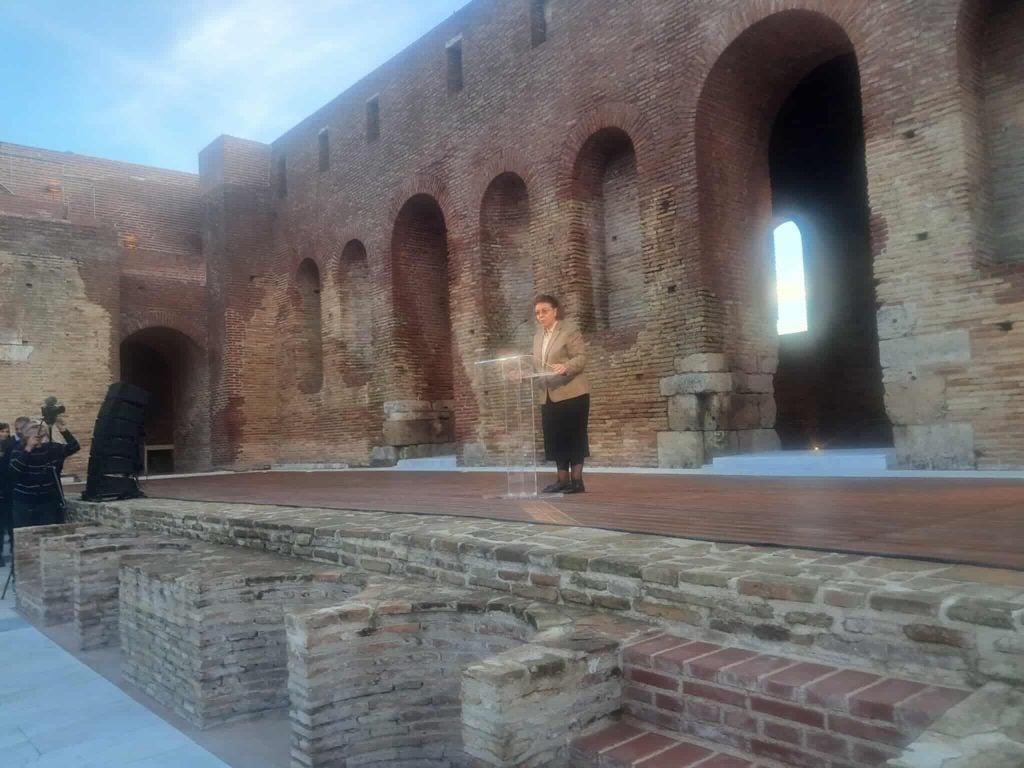 Εγκαινιάστηκε το Ρωμαϊκό Ωδείο παρουσία Μενδώνη - Φωτήλα ΦΩΤΟ