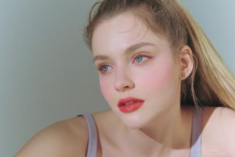 Αυτό το trend του TikTok προκαλεί ανησυχία: Γιατί να φοράς μακιγιάζ για να δείχνεις μεθυσμένη;