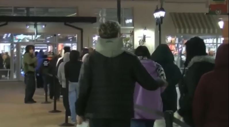 «Έσπασαν τα κοντέρ» Αμερικανοί στη Black Friday - Σε μία μέρα ξόδεψαν 12 δισεκατομμύρια δολάρια