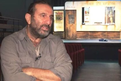 Ηλίας Βαλάσης: «Αν είχα προσπαθήσει να δουλέψω την εργασιομανία μου, δεν θα ήμουν ηθοποιός»