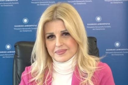 Έλενα Ράπτη για ενδοοικογενειακή βία: «Είναι καθοριστικό ότι γυναίκες πλέον σπάνε τη σιωπή»