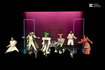 ΔΗ.ΠΕ.ΘΕ. Πάτρας: Με επιτυχία η πρεμιέρα του έργου "Η Πεντάμορφη και το Τέρας  ή Πώς η Άννα φόρεσε τα τρία φουστάνια και μπήκε στα μυστικά δωμάτια"