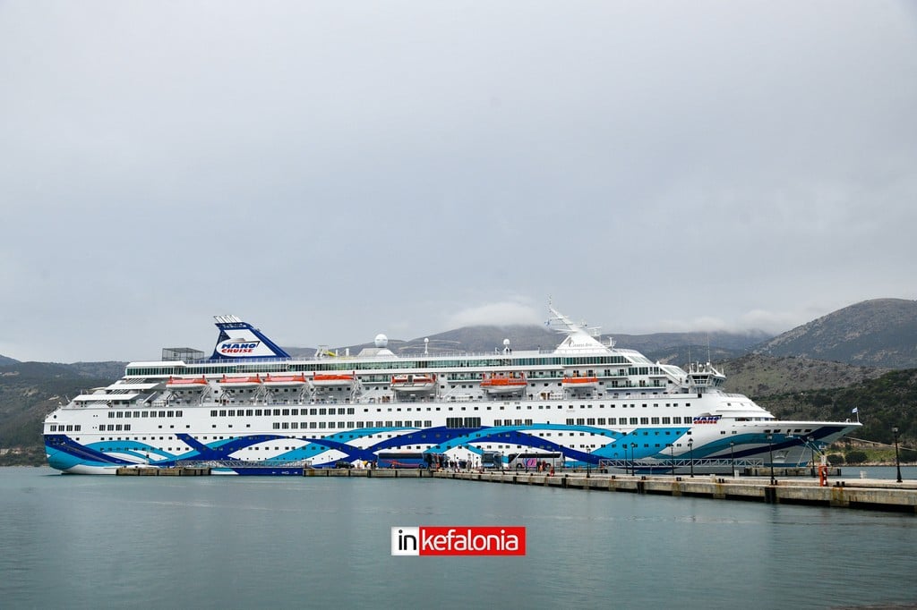 Αργοστόλι: Ένταση για το Crown Iris με Ισραηλινούς επισκέπτες - Άφιξη παρουσία ισχυρών αστυνομικών δυνάμεων από Πάτρα & Αθήνα (ΦΩΤΟ & ΒΙΝΤΕΟ)