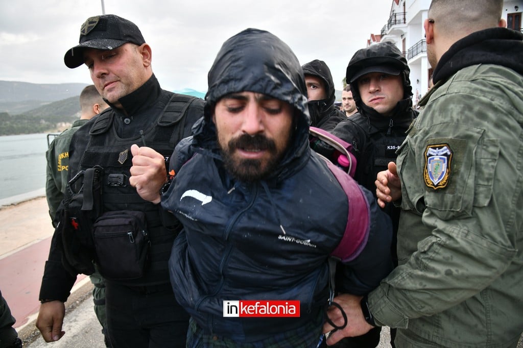 Αργοστόλι: Ένταση για το Crown Iris με Ισραηλινούς επισκέπτες - Άφιξη παρουσία ισχυρών αστυνομικών δυνάμεων από Πάτρα & Αθήνα (ΦΩΤΟ & ΒΙΝΤΕΟ)