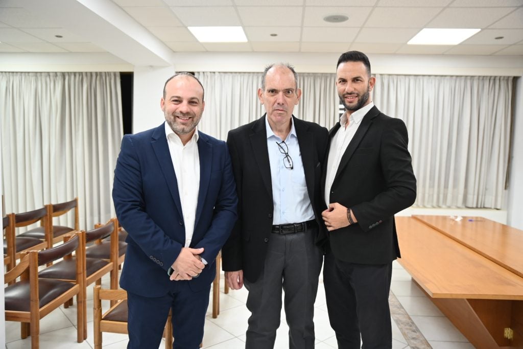 Εξήντα κείμενα για την ταυτότητα της Πάτρας - Παρουσιάστηκε το βιβλίο του δημοσιογράφου Διονύση Ζακυνθινού (ΦΩΤΟ)