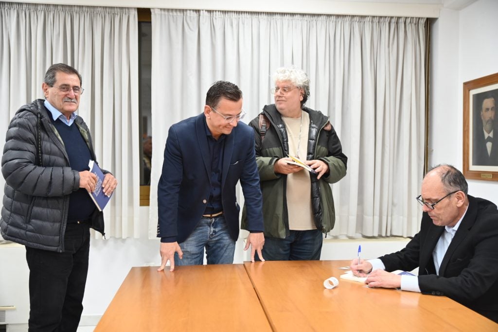 Εξήντα κείμενα για την ταυτότητα της Πάτρας - Παρουσιάστηκε το βιβλίο του δημοσιογράφου Διονύση Ζακυνθινού (ΦΩΤΟ)