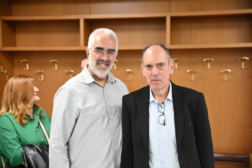 Εξήντα κείμενα για την ταυτότητα της Πάτρας - Παρουσιάστηκε το βιβλίο του δημοσιογράφου Διονύση Ζακυνθινού (ΦΩΤΟ)