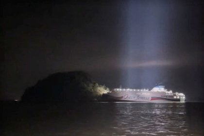 Νότια Κορέα: Χάζευε στο κινητό του και «έριξε» το πλοίο σε ακατοίκητο νησί 