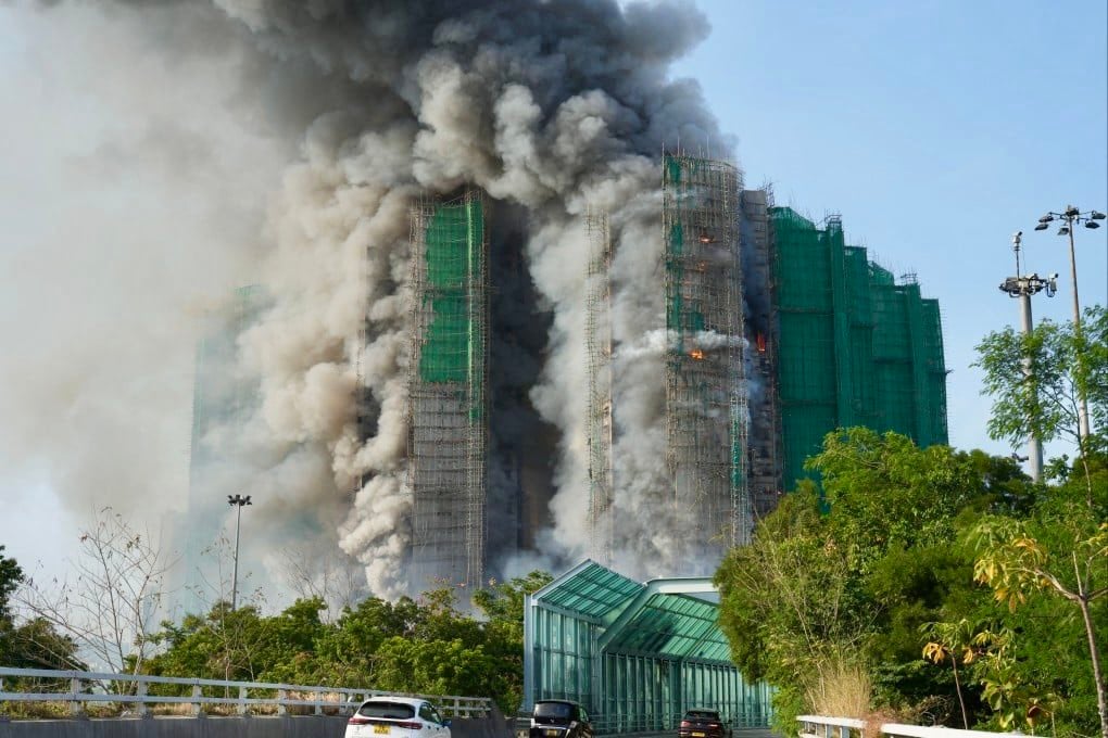 Φωτιά σε ουρανοξύστη του Χονγκ Κονγκ: Αρκετοί κάτοικοι έχουν εγκλωβιστεί – Συγκλονιστικές εικόνες