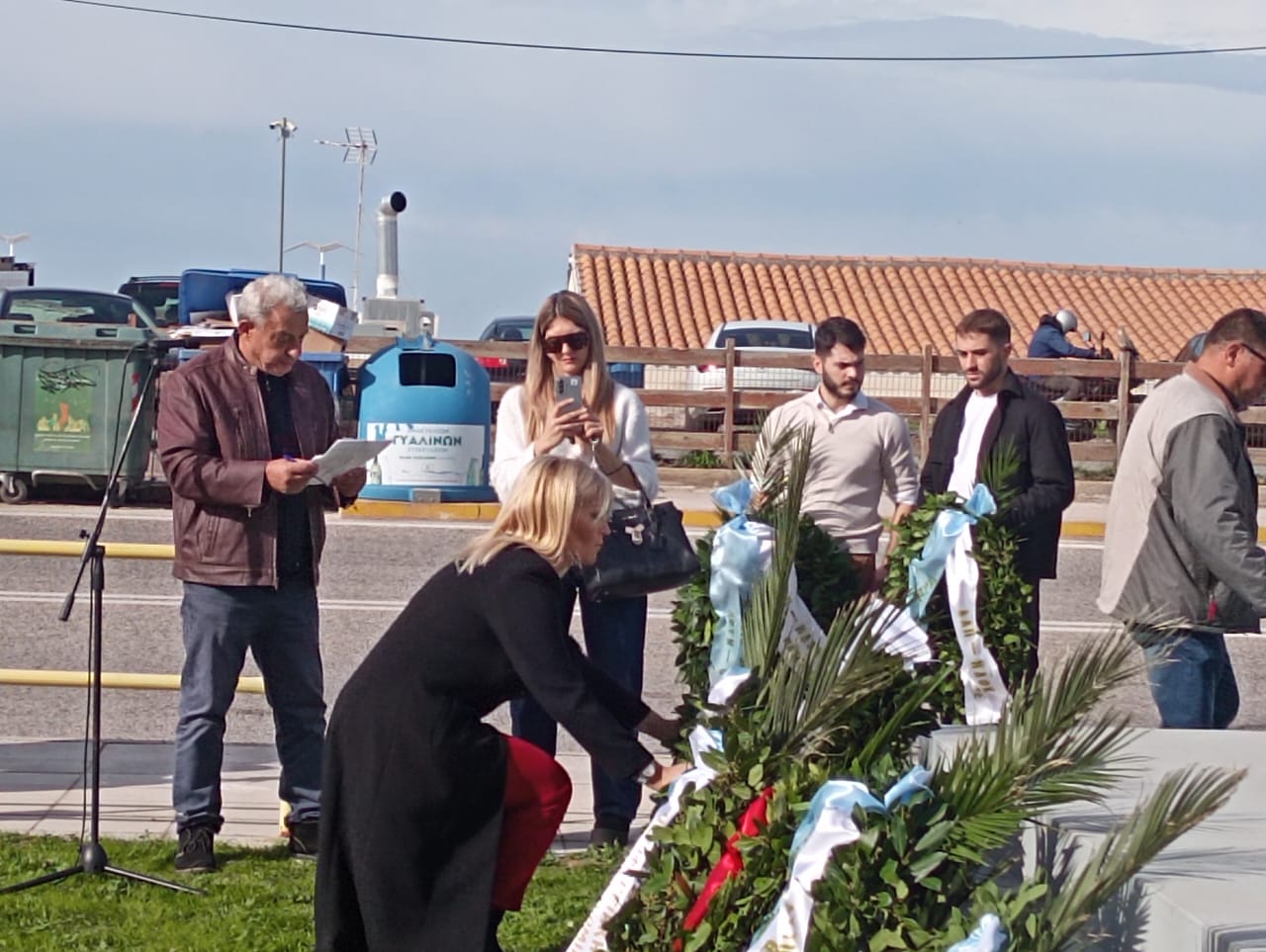 Πάτρα: Kατάθεση στεφάνων από το Κίνημα Δημοκρατίας για την επέτειο του Πολυτεχνείου