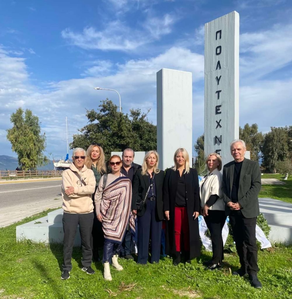 Πάτρα: Kατάθεση στεφάνων από το Κίνημα Δημοκρατίας για την επέτειο του Πολυτεχνείου