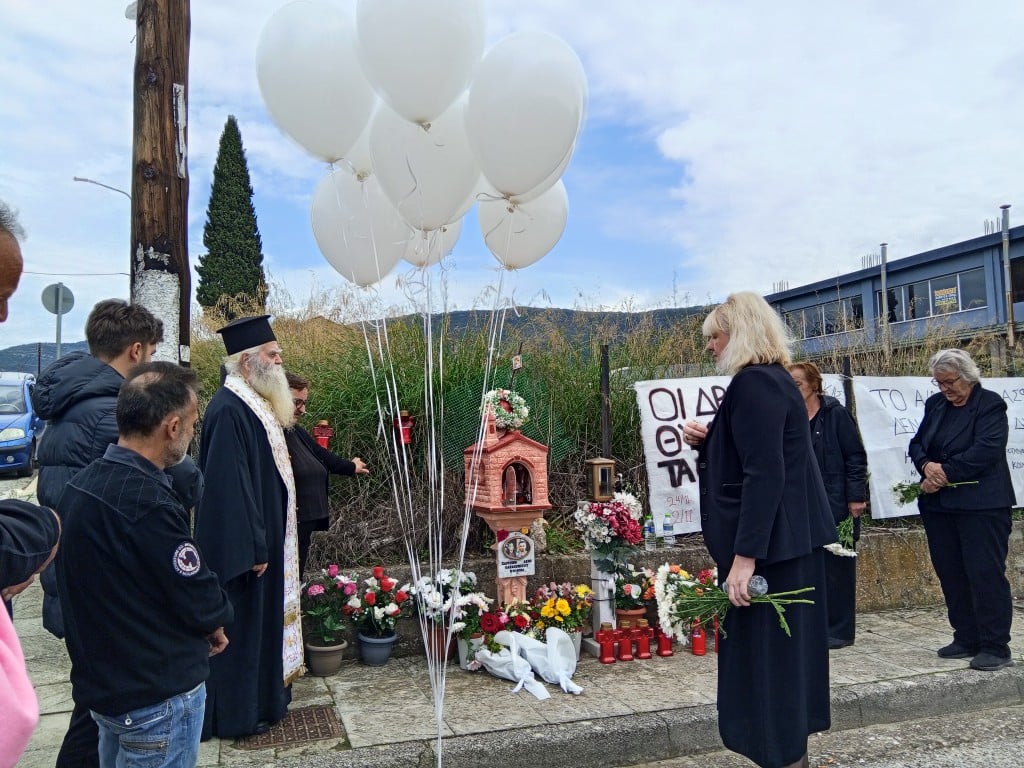 Ενας χρόνος χωρίς τον Άκη και την Χαριτίνη- Θρήνος και φωνές για δικαίωση στο μνημόσυνο για τα δύο αδέλφια