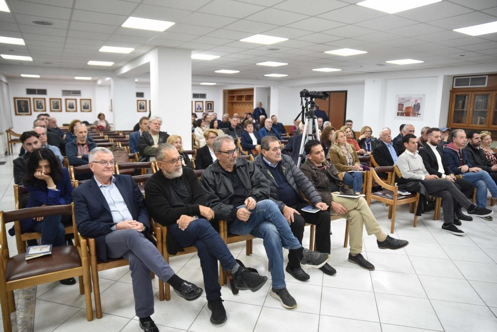 Εξήντα κείμενα για την ταυτότητα της Πάτρας - Παρουσιάστηκε το βιβλίο του δημοσιογράφου Διονύση Ζακυνθινού (ΦΩΤΟ)