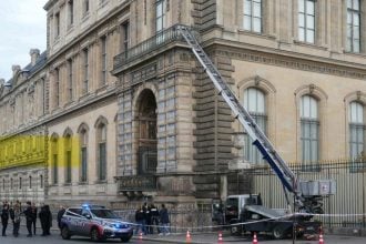 Κλοπή κοσμημάτων στο Λούβρο: Συνελήφθη ο τέταρτος και τελευταίος ύποπτος