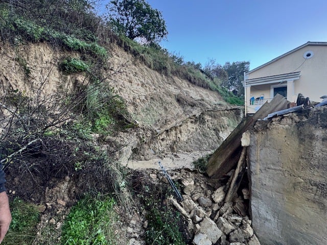 Σοβαρά προβλήματα στην Κέρκυρα από την κακοκαιρία - Κατολισθήσεις, πλημμύρες και αποκλεισμοί ΒΙΝΤΕΟ-ΦΩΤΟ