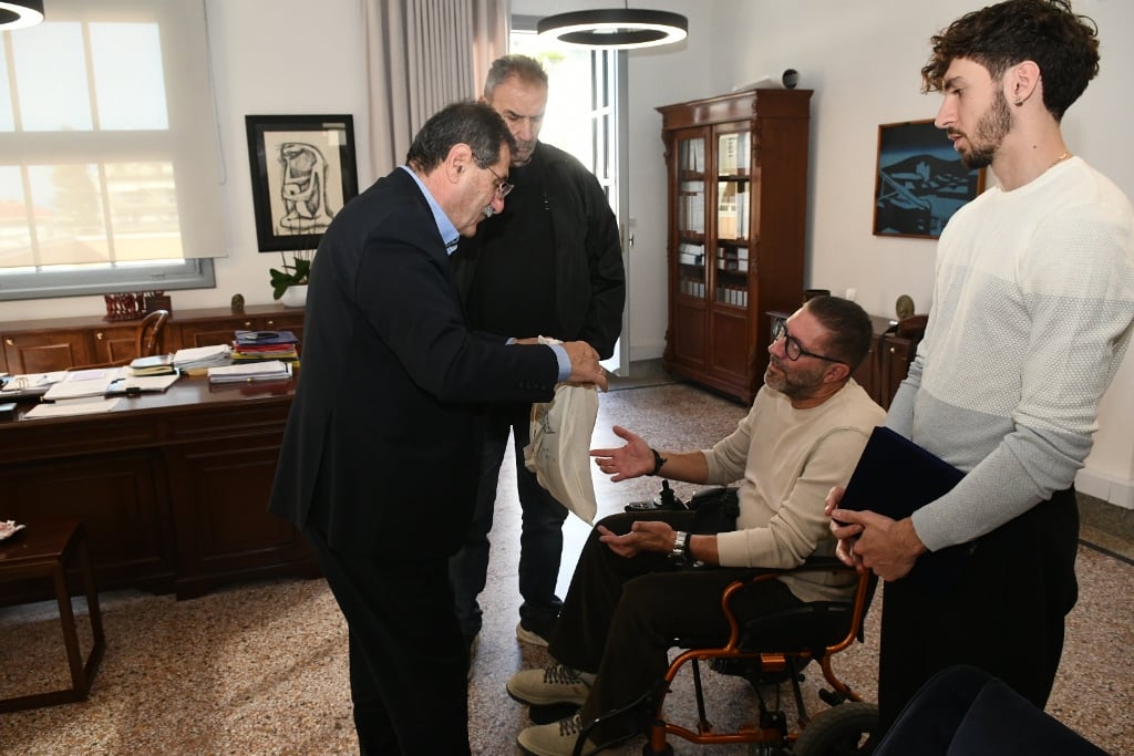 Τον αθλητή της Ολυμπιάδας, Αλέξανδρο Σκουρτή, υποδέχθηκε ο Δήμαρχος Πατρέων