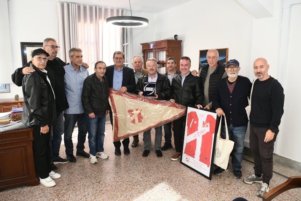 Τιμήθηκε στο Δημαρχείο ο αθλητικός ποδοσφαιρικός σύλλογος Ολυμπιακός Πατρών