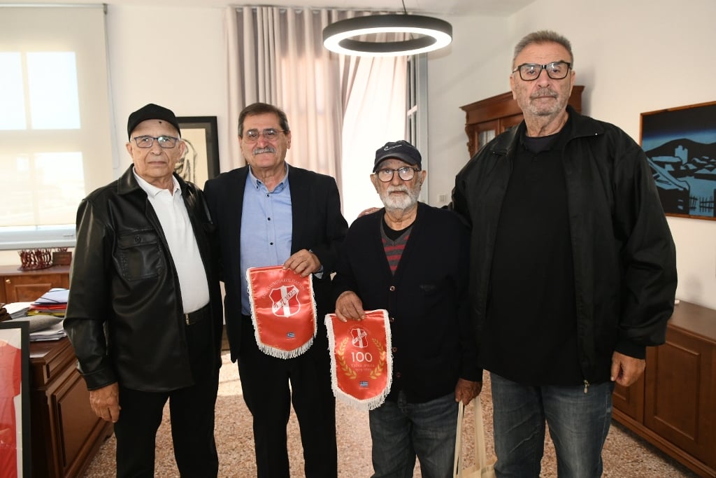 Τιμήθηκε στο Δημαρχείο ο αθλητικός ποδοσφαιρικός σύλλογος Ολυμπιακός Πατρών