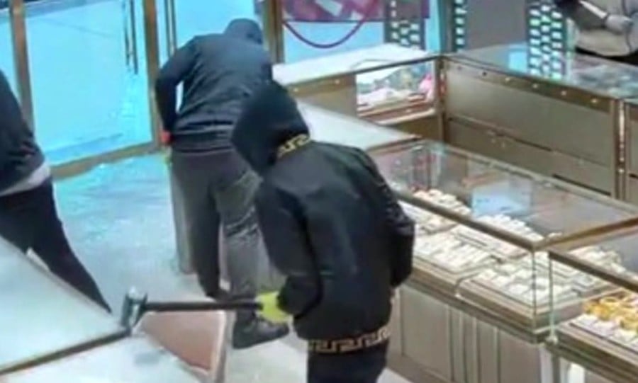 Κι άλλη προφυλάκιση για την κινηματογραφική διάρρηξη σε κοσμηματοπωλείο της Αμαλιάδας